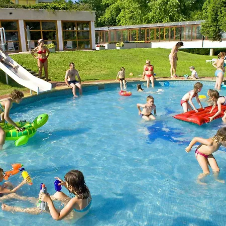 Holiday Club 度假居 *